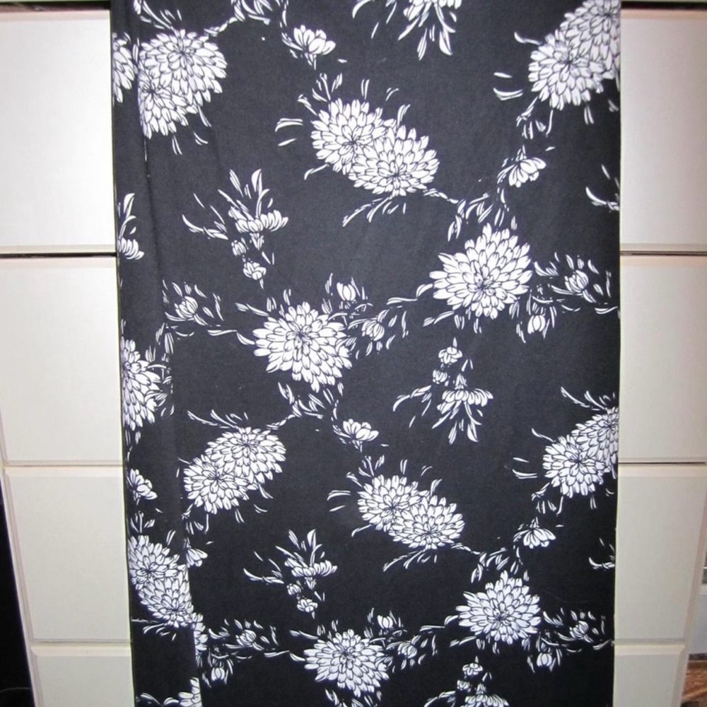 loveappella black & white floral maxi skirt